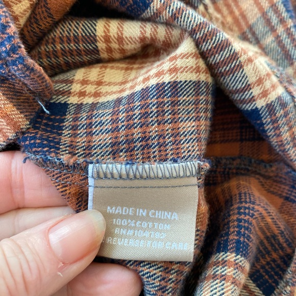 EUC Victory Outfitters Plaid Button-Up flannel Shirt - Picture 8 of 14